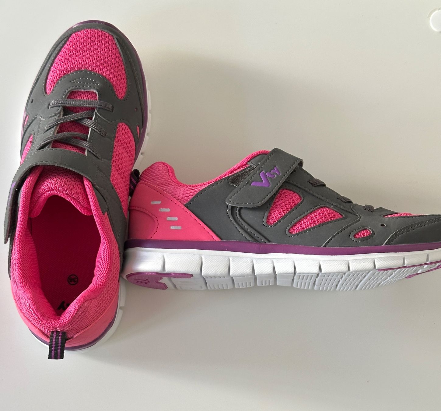 Scarpe per ragazze: Basket pour la gym – Nuovo (secondo la descrizione) da Neuchâtel venduto da Sylemef 3