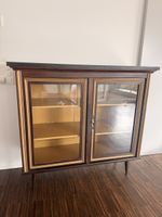 Mid-Century - Vitrinen-Kommode Holz mit Glasfront gebraucht