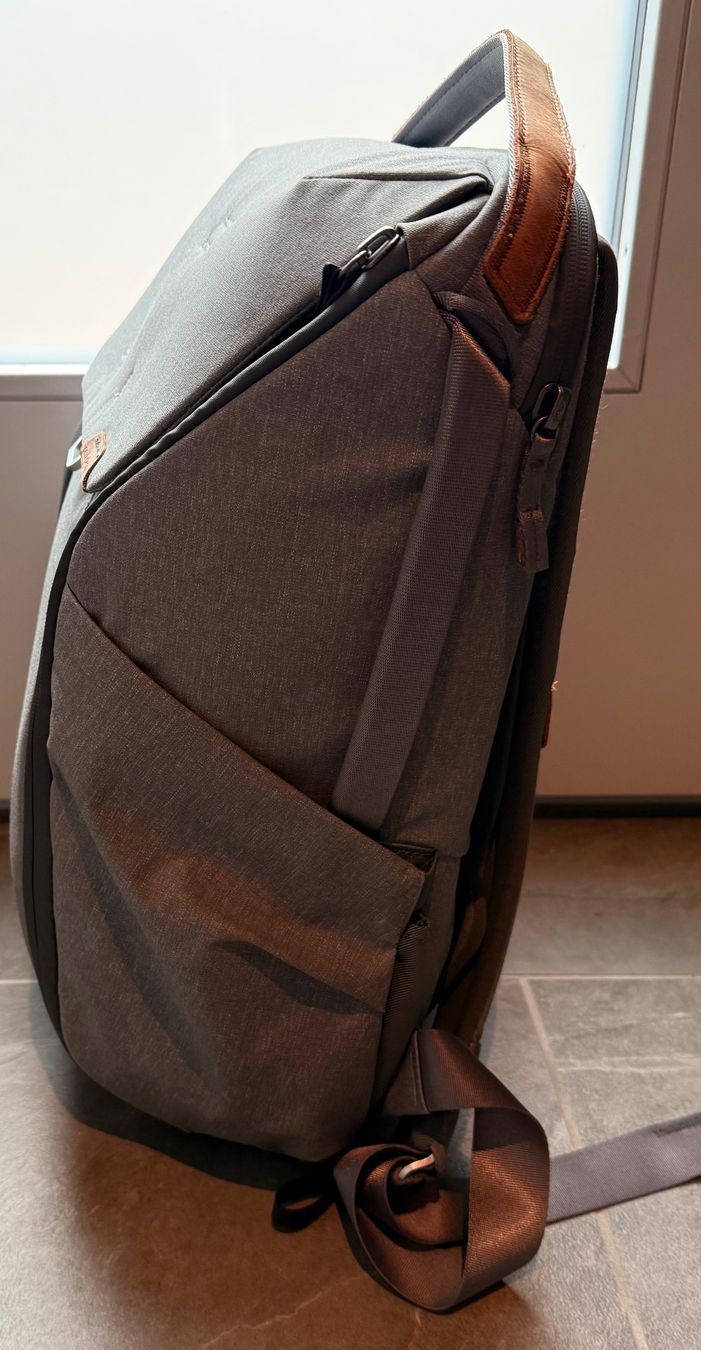 Peak Design Zaini: Peak Design Everyday Rucksack 20L v2, neuwertig, grau! – Usato da Wila venduto da ank_t769 1