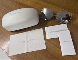 Damen Sonnenbrille Michael Kors verspiegelt mit Etui