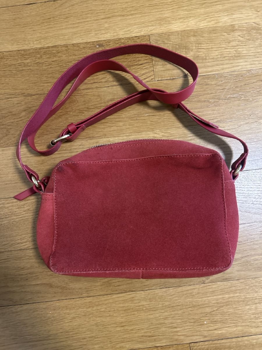 Mint & Berry Borse: Rotes Wildleder Täschli von Mint & Berry – Usato da Bern venduto da arina.b