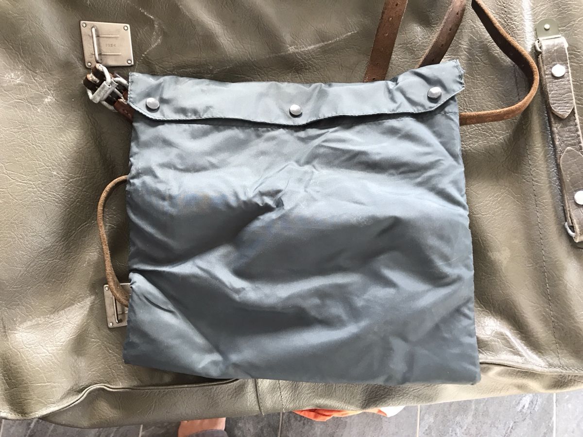 Schweizer Armee Borse: Militärtasche mit Inhalt  – Usato da Aarwangen venduto da sch_8s5v 4