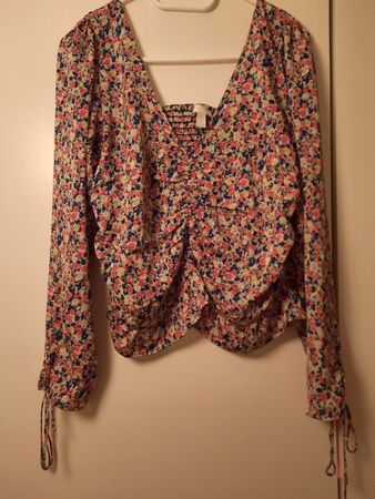 NEU H&M Blumenmuster Shirt mit Raffung Groesse L 