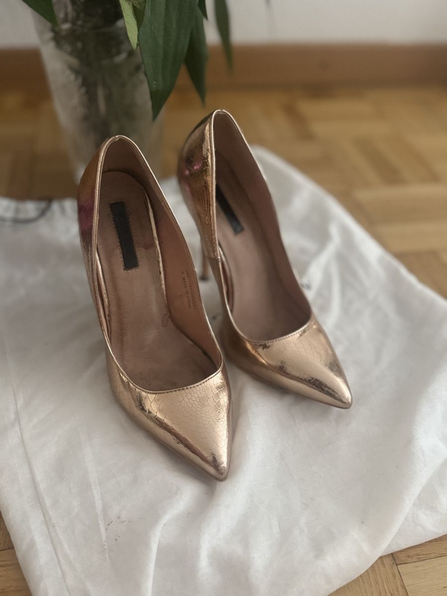 Chaussures femmes: Damenschuhe Pumps Roségold Grösse 36 – D'occasion à Oberglatt ZH par Rono96