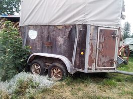 Pferdeanhänger/ Unterstand