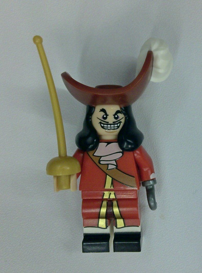 Lego Statuette: Lego Disney Minifigur Captain Hook – Usato da Sirnach venduto da sagrotin
