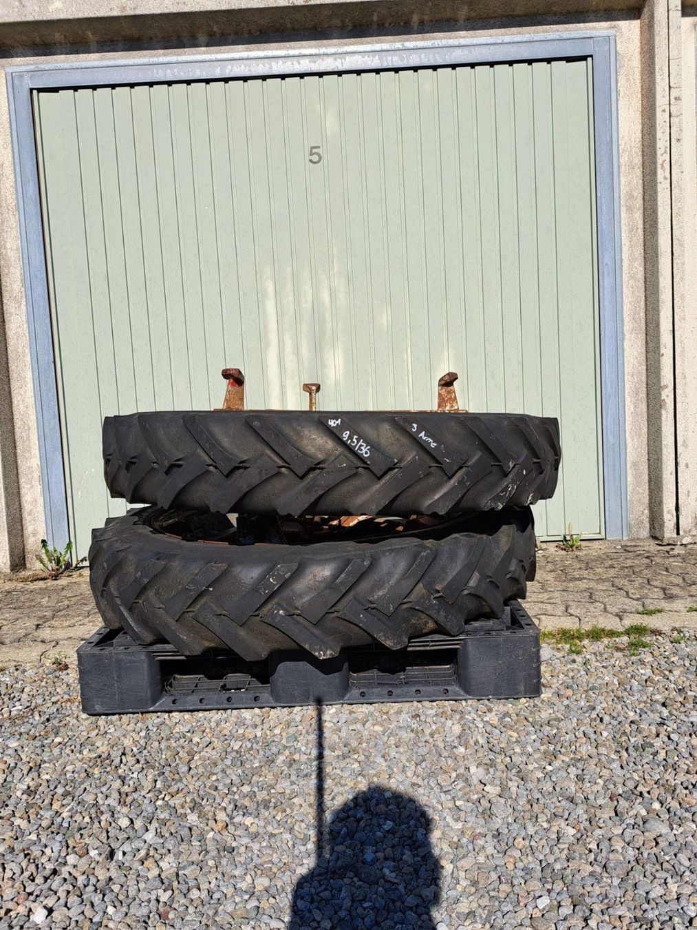 Pneumatici & Ruote complete: 1 Paar Doppelräder 9,5 R36 Müller System – Usato da Buttwil venduto da obelix-idefix 1