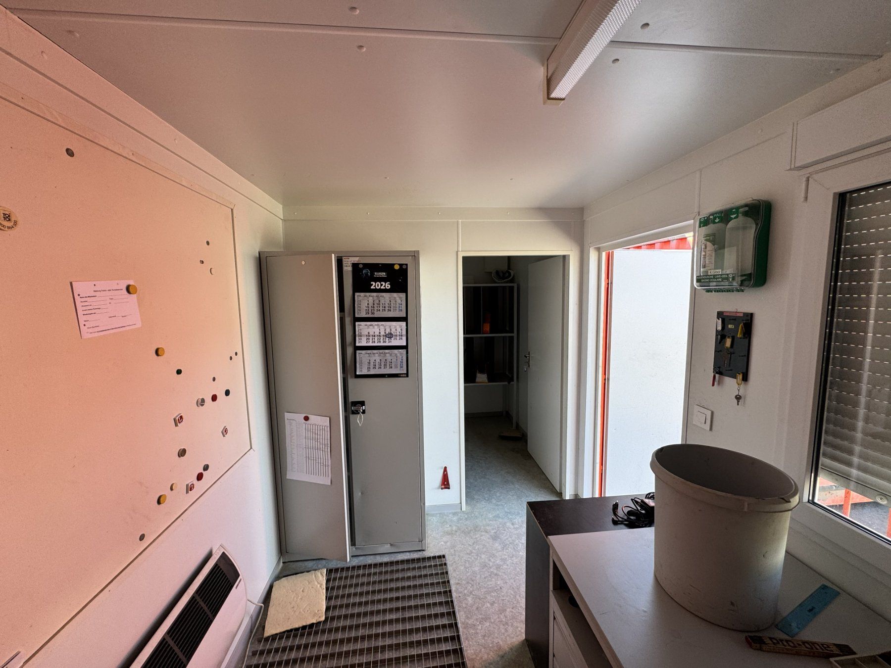 Baucontainer: Polierbaracke gross inkl. Inhalt – Gebraucht aus Hunzenschwil von Zubler_AG_5502 4