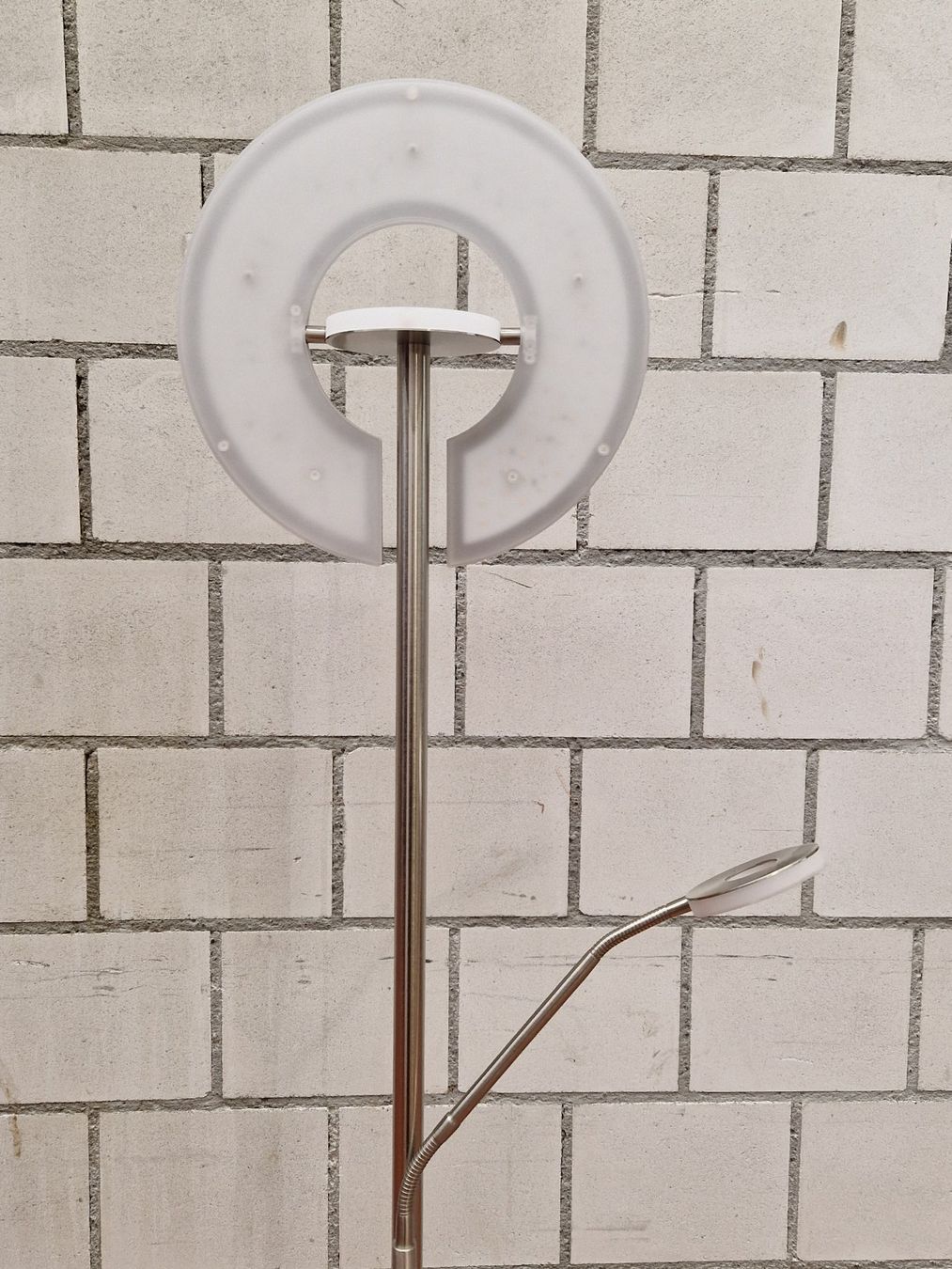 Lampade: LED Stehlampe – Usato da Bern venduto da latrouvaillebern 1