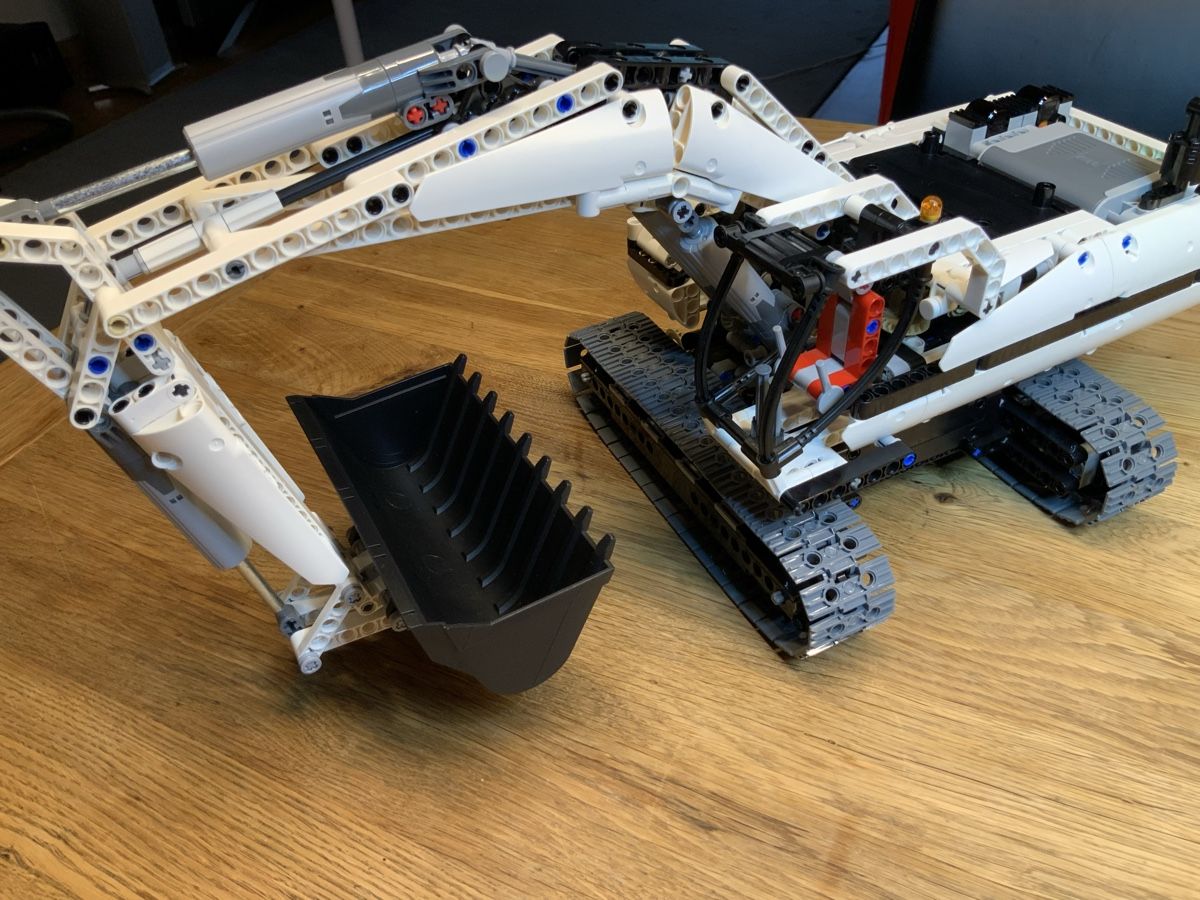 Lego Jeux de construction: LEGO Technic 8043 White Edition RC Motorized Excavator – Neuf (Voir description) à Tagelswangen par rotsi 1