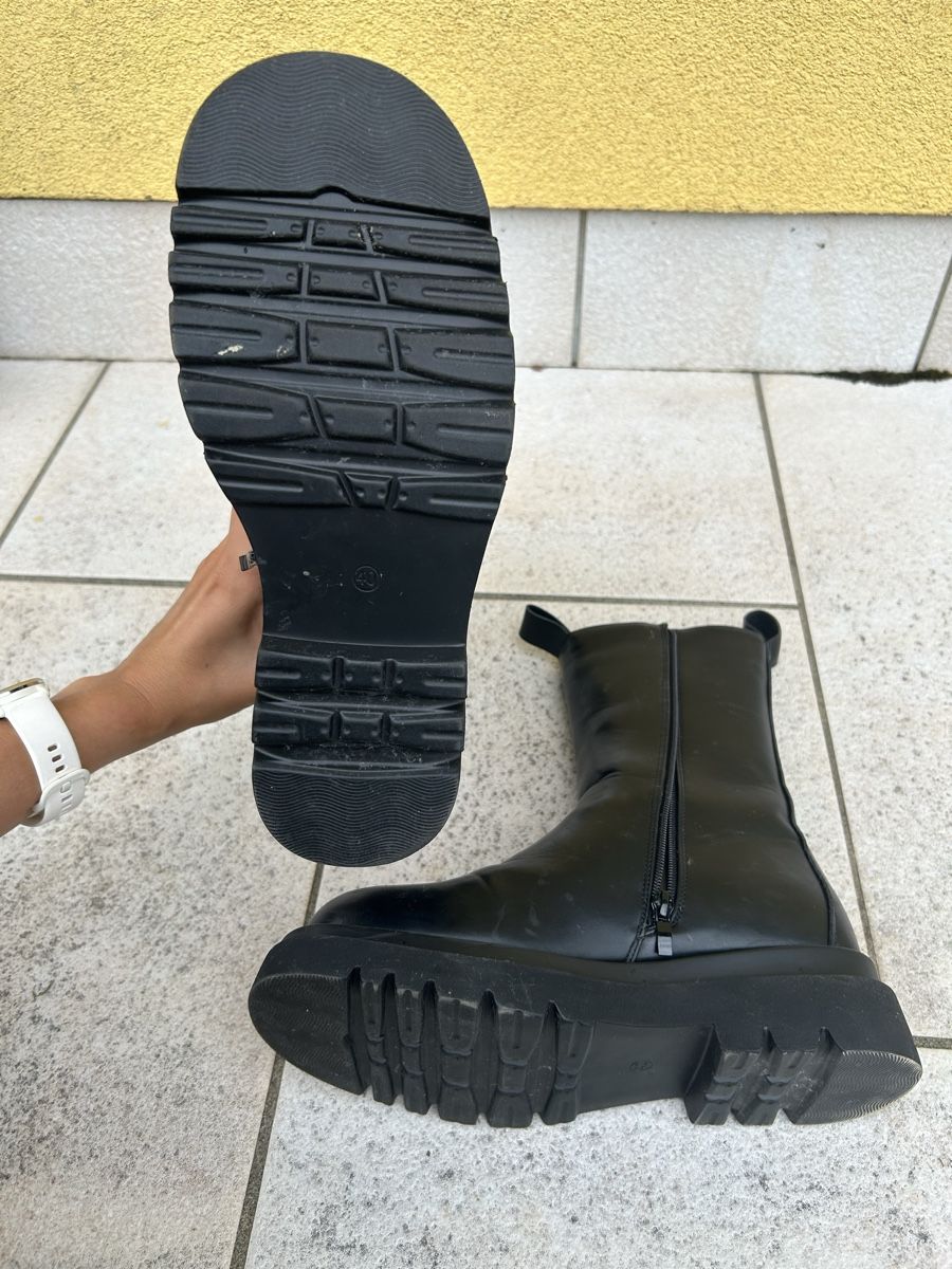 Chaussures femmes: Black boots – Neuf (Voir description) à Arzo par val_55vd 2