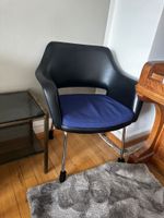 Kunstlederstuhl mit Polster, 80 cm hoch, 68 lang, 50 breit