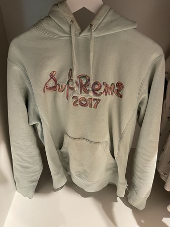 Supreme hoodie