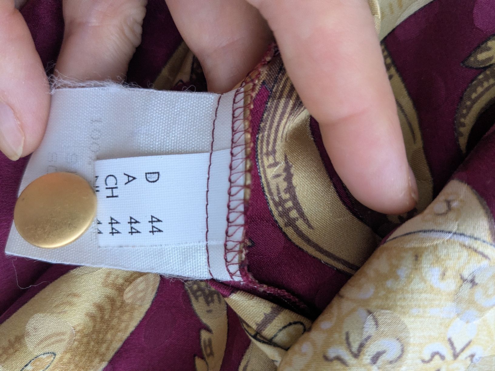 Blusen: Bluse Damen Grösse 44 Seide Bordeaux Muster – Gebraucht aus Rorschach von olg_5qq2 4