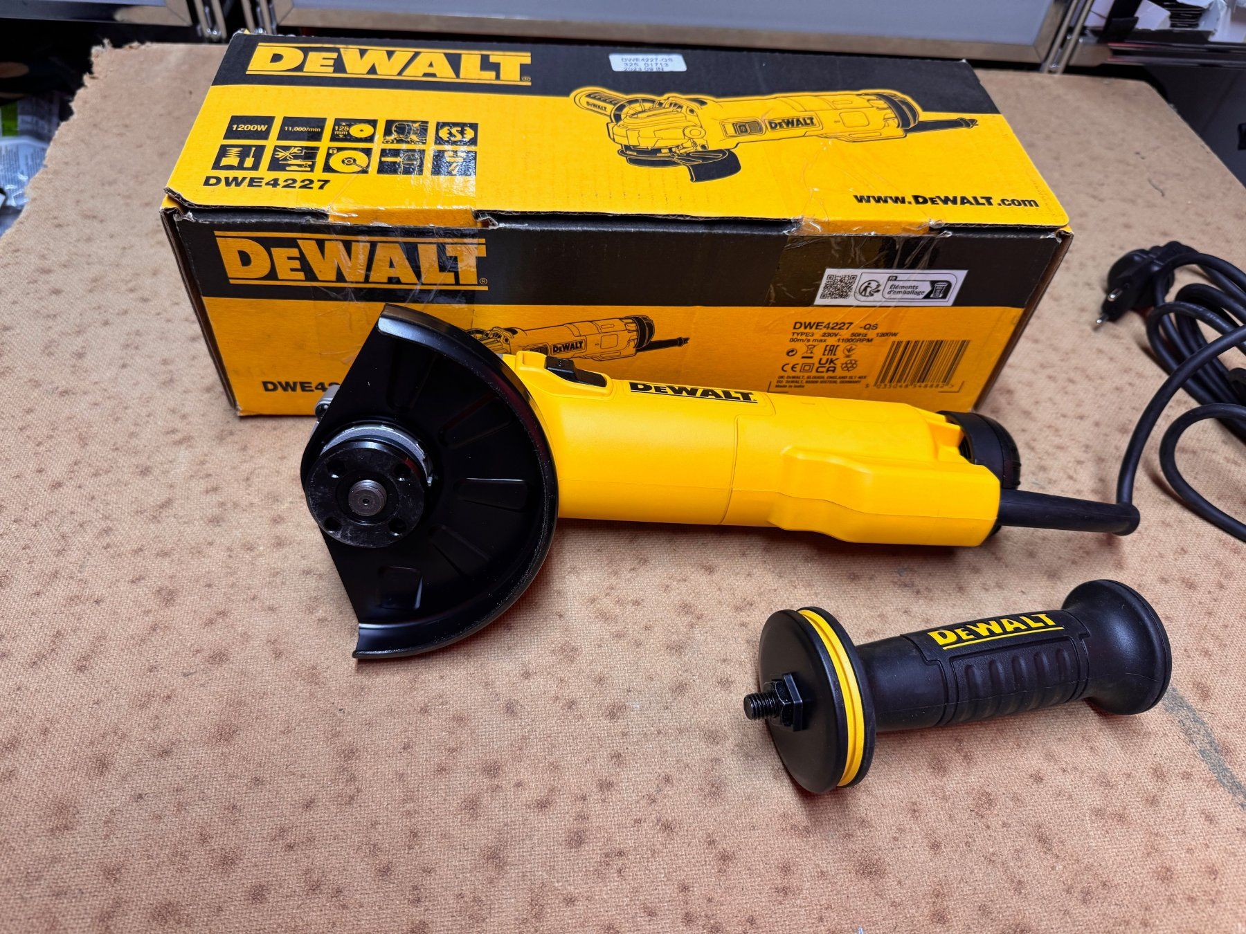 Dewalt Alle Werkzeuge: Winkelschleifer Dewalt DWE 4227 – Neu und originalverpackt aus Birmensdorf ZH von BurkisAG