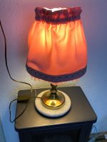Tischlampe Messing mit rosa Lampenschirm