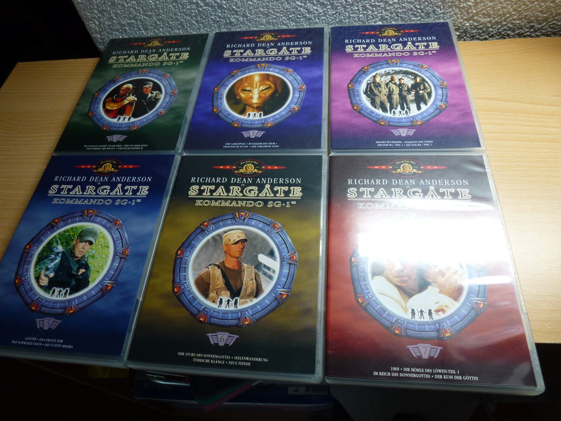 Tutti i DVDs: Stargate Staffel 2 (6DVD) – Usato da Hombrechtikon venduto da Maloev17 3