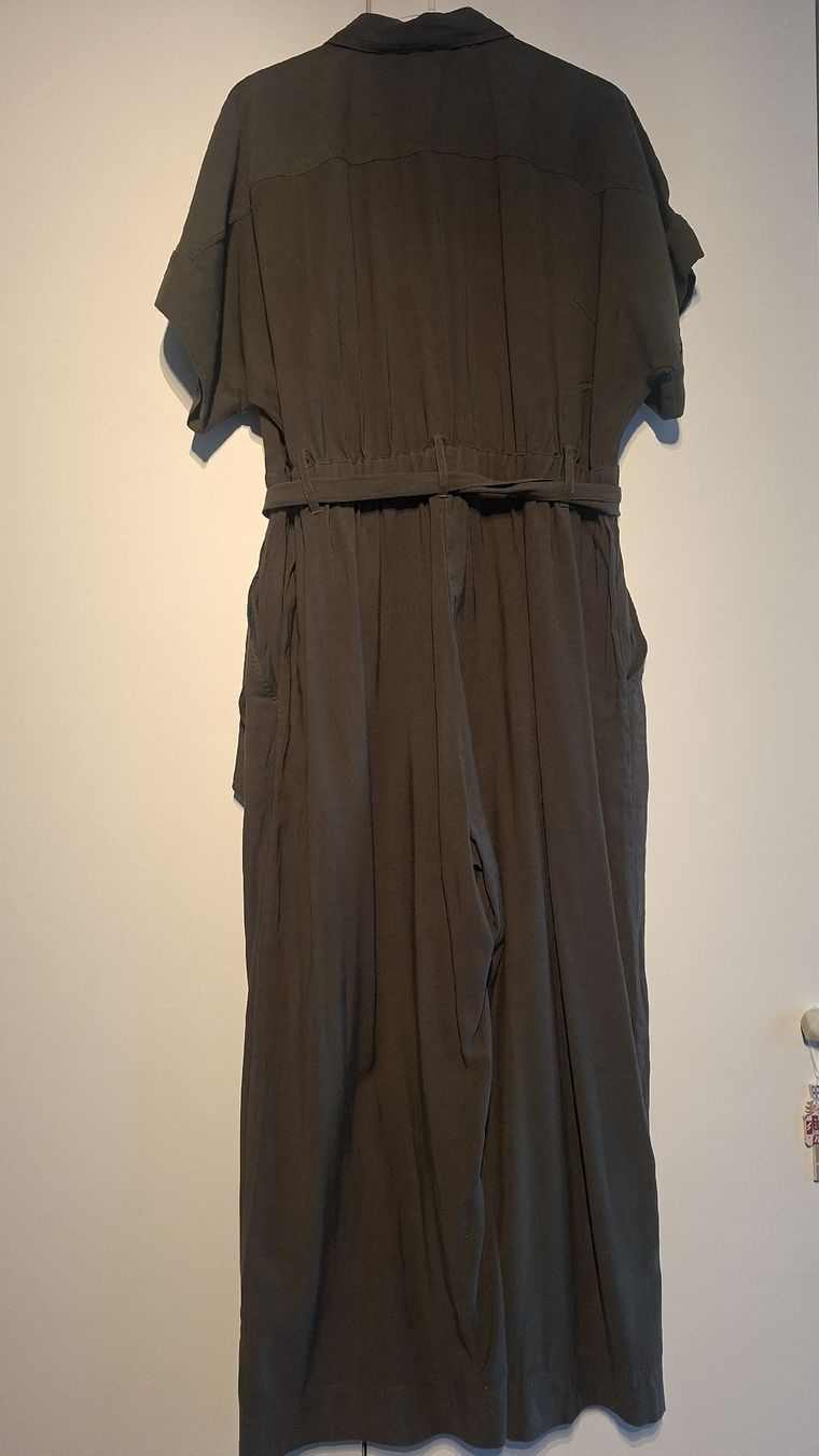H&M Tute: Khaki Utility-Jumpsuit – Usato da Oberengstringen venduto da Kimchimon 1