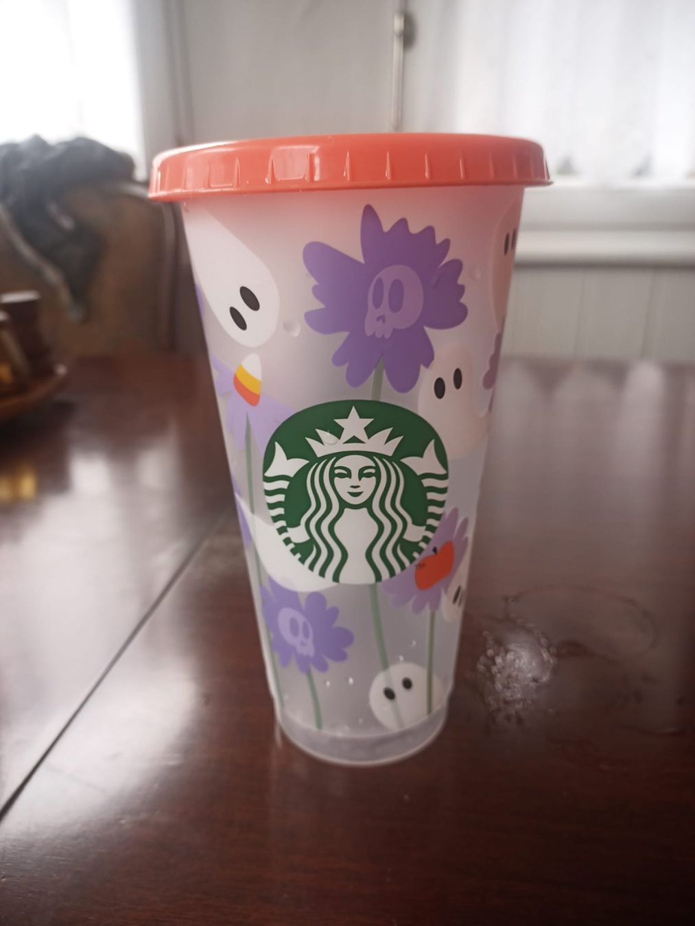 Contenitori & Simili: Bunter Starbucks Mehrwegbecher mit Deckel – Usato da Buttwil venduto da dar_ym6q