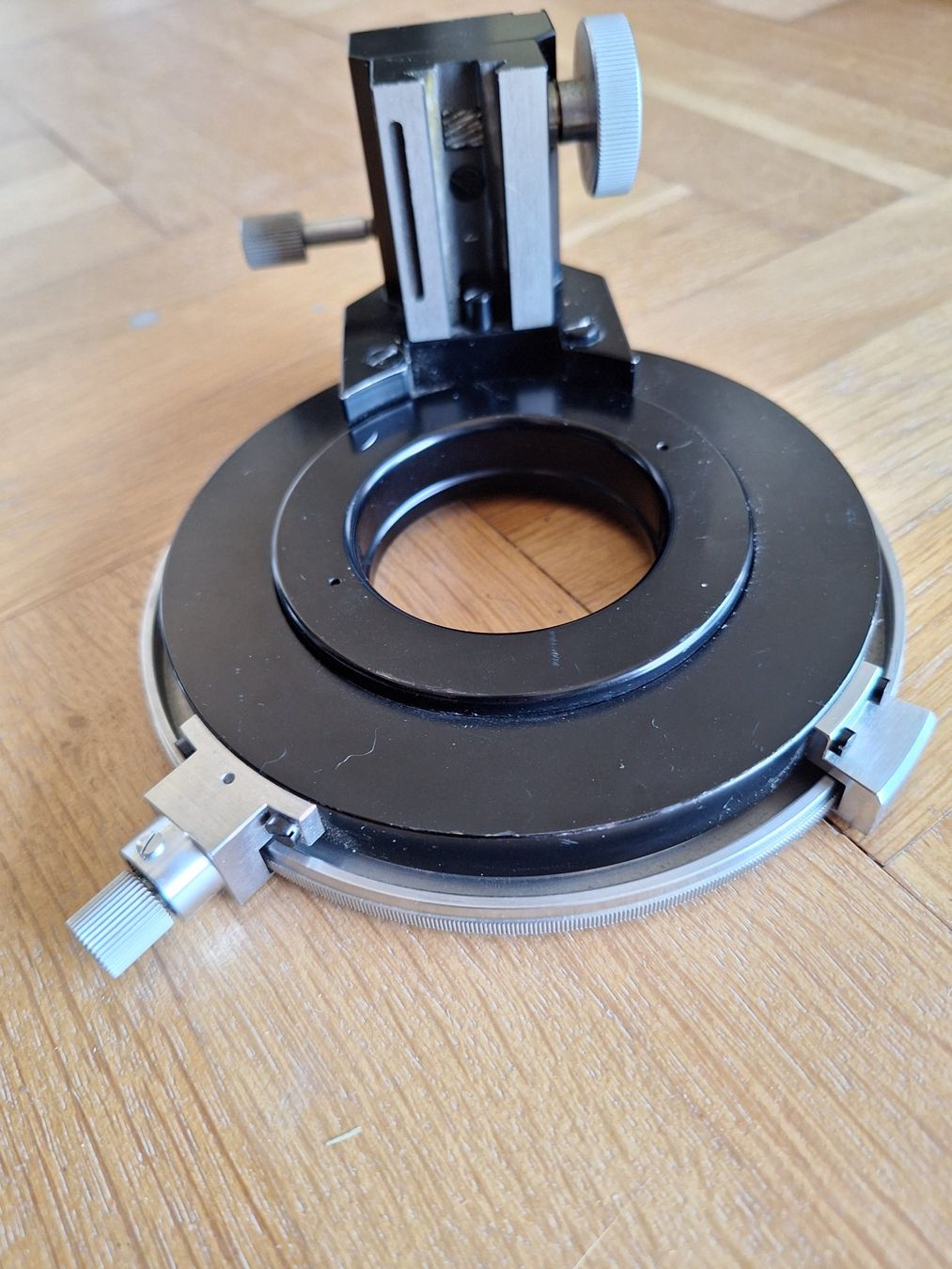 Wild Microscopi: Plateau circulaire pour microscope WILD – Usato da Chêne-Bougeries venduto da xchrysalide 3