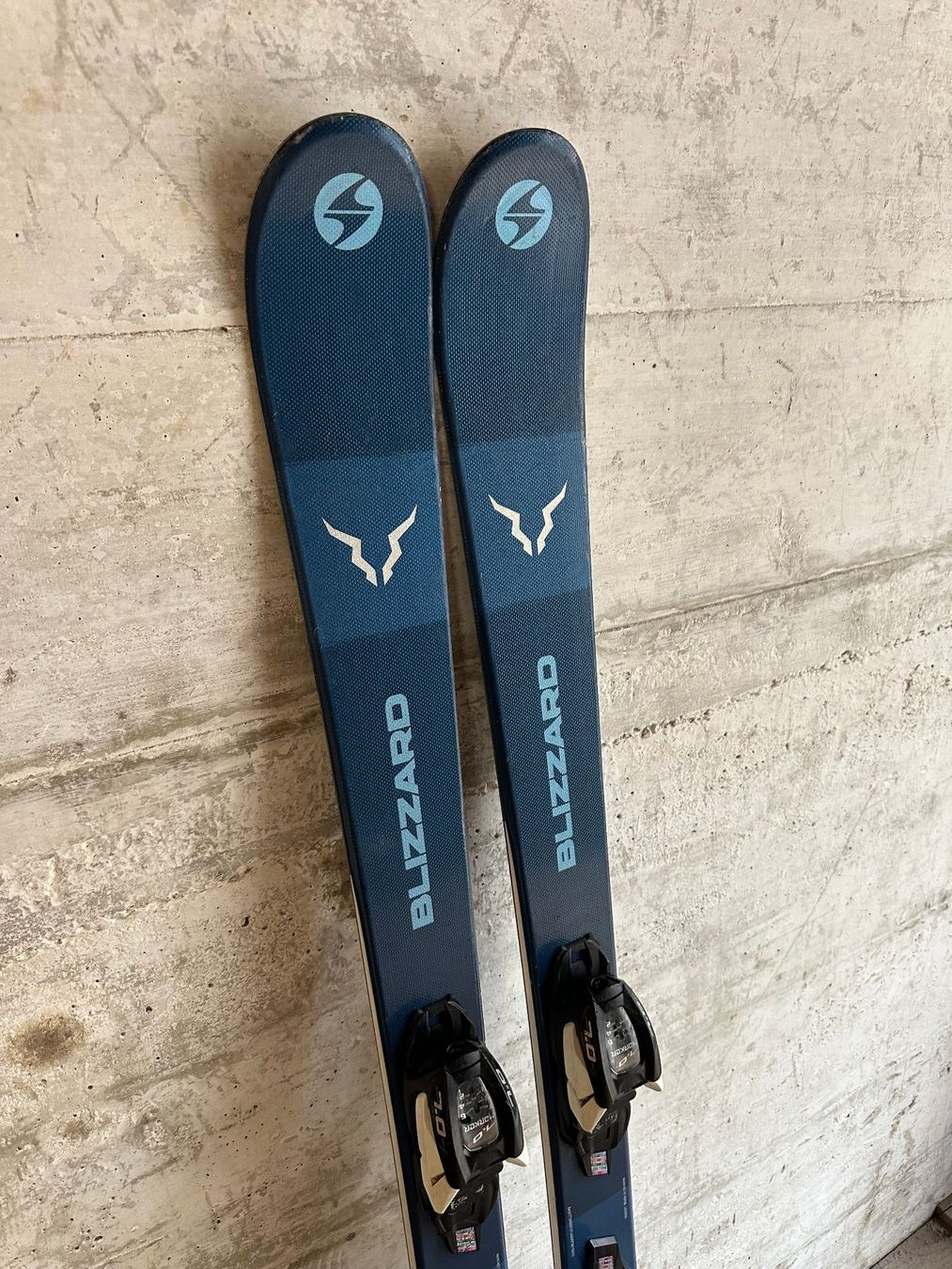 Blizzard Skis: Blizzard Twintip Kinderski 138CM – Gebraucht aus Emmenbrücke von karkarkar 1