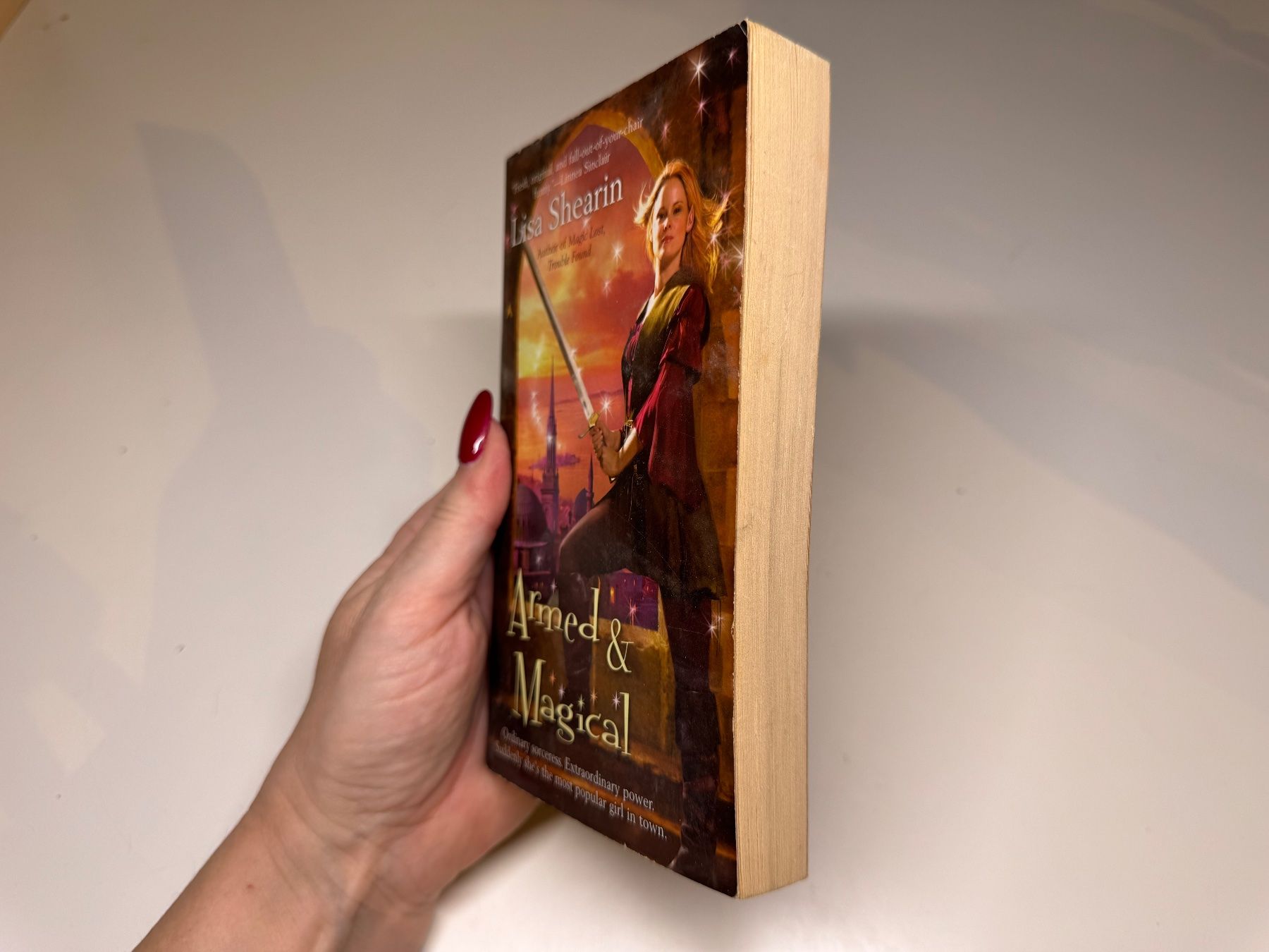 Libri: NOVEL: Lisa Shearin, Armed and Magical – Usato da Grosswangen venduto da English_books 1