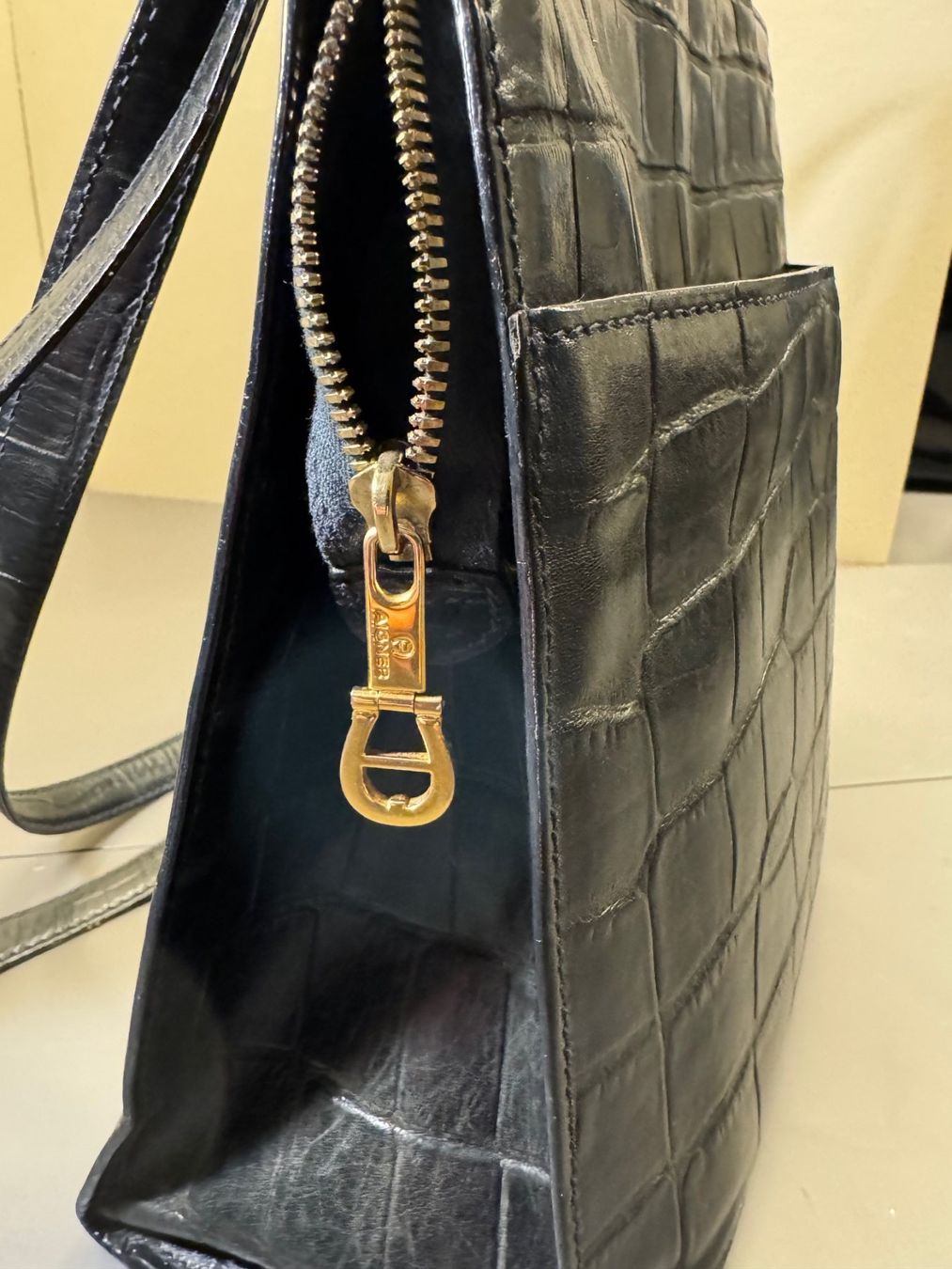 Aigner Borse da donna: Aigner Handtasche Damen Leder schwarz – Usato da Boll venduto da Simpbon 9