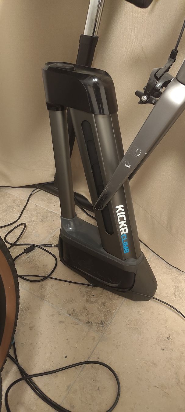 Wahoo Hometrainer: Wahoo KICKR Climb, DEFEKT – Gebraucht aus Zürich von Ifanny55