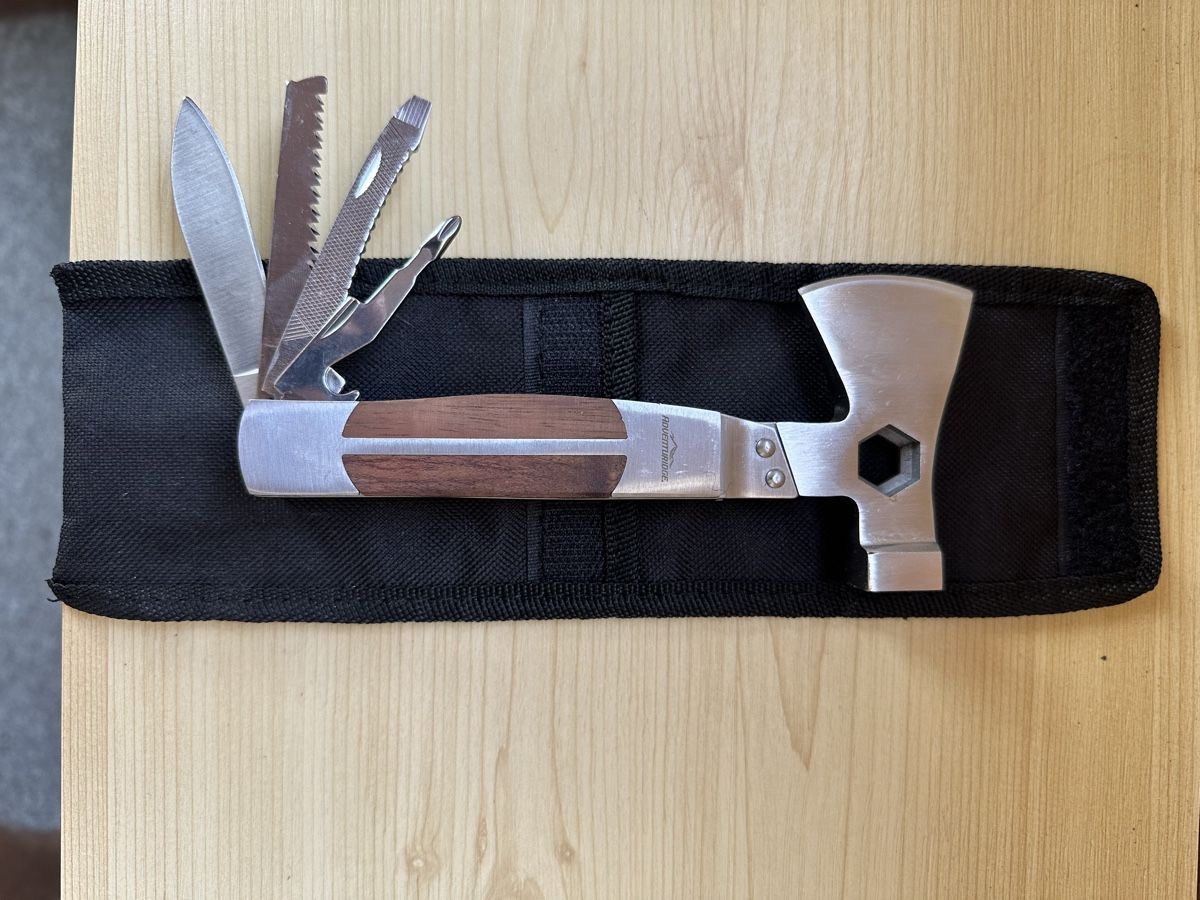 Alle Werkzeuge: Adventure Ridge Camping Axt Multitool – Neu (gemäss Beschreibung) aus Zizers von 7000GR