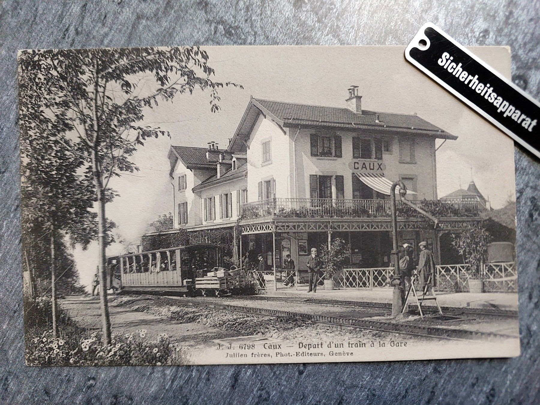 Cartoline postali: Caux Bahnhof mit Personenzug – Usato da Schönenwerd venduto da Steidi