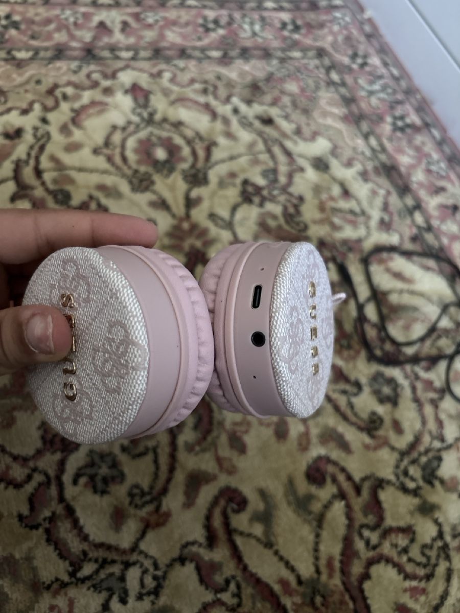 Casques audio: Guess Kopfhörer  – D'occasion à Dübendorf par ame_g69g 2