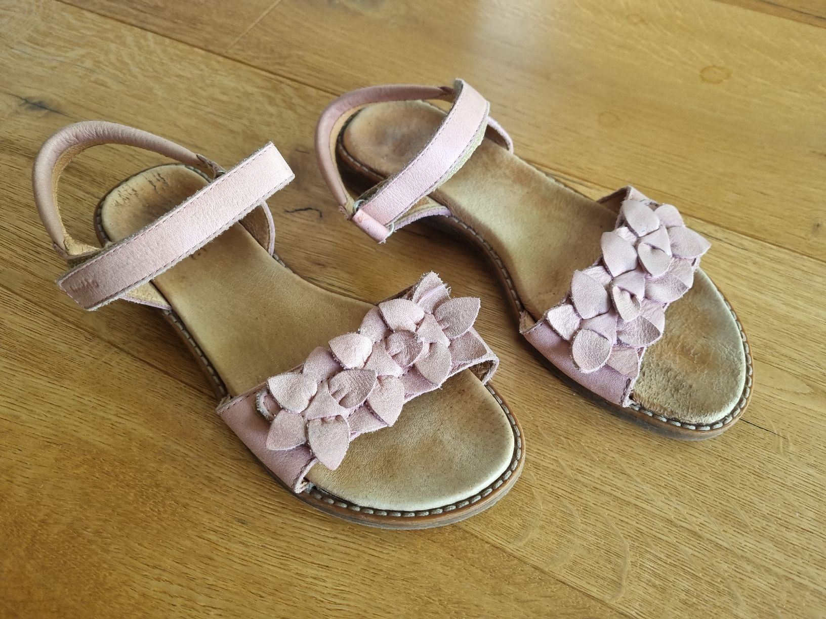 Froddo Schuhe für Mädchen: Süsse Mädchen Leder Sandalen, Grösse 35 – Gebraucht aus Brütten von gupi1717