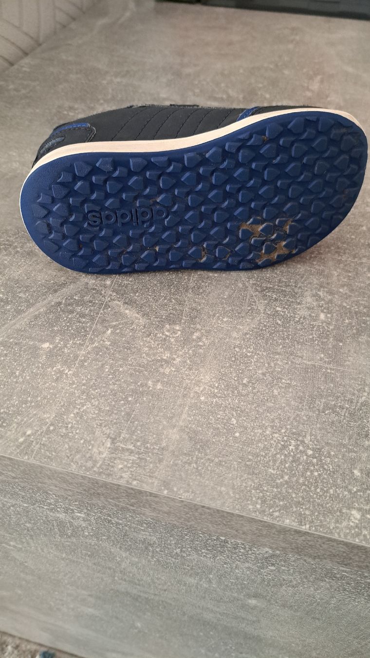 Adidas Scarpe per ragazzi: Kinderschuhe – Usato da Buchs SG venduto da VitaliiKu 2