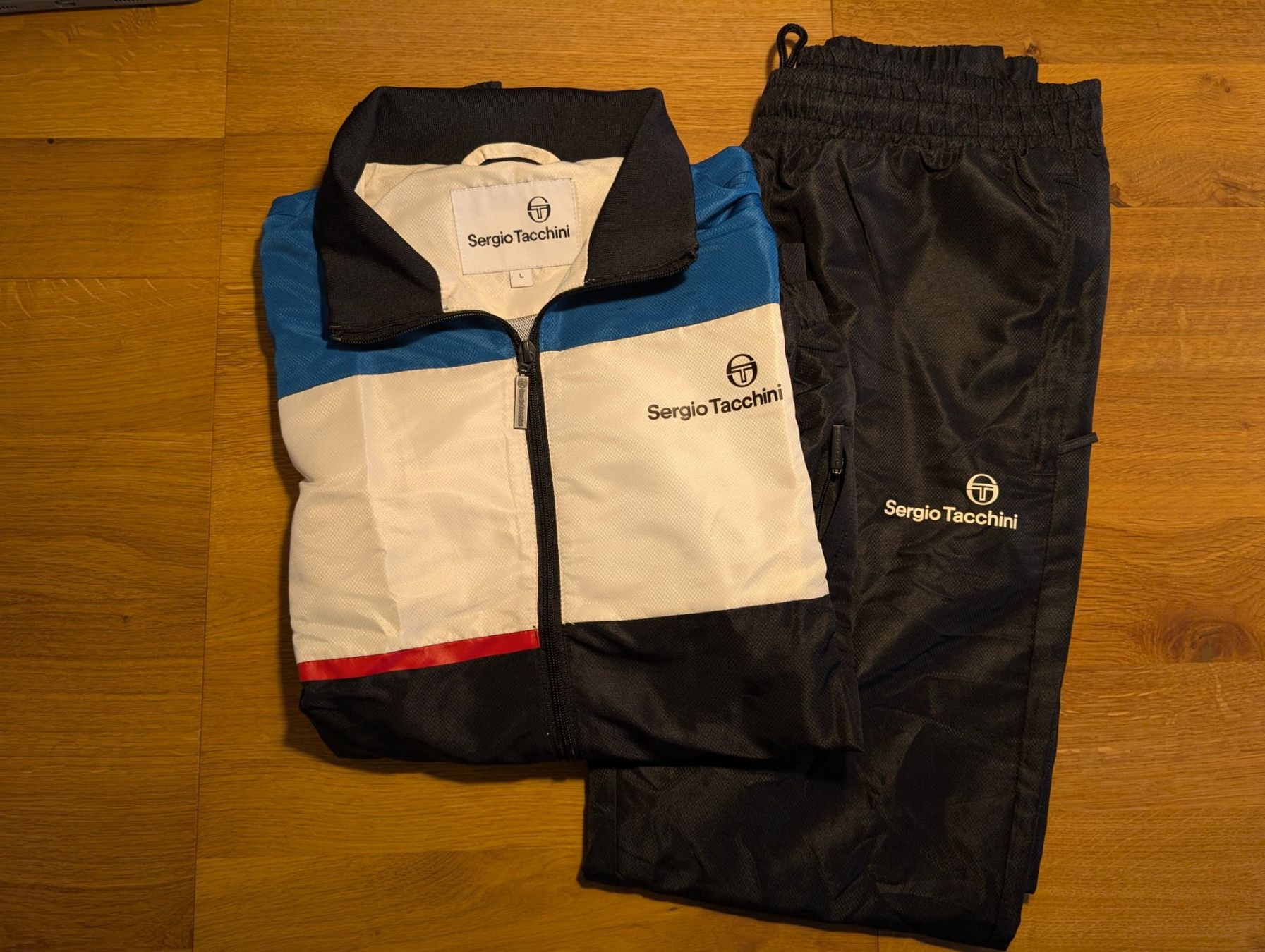 Anzüge, Sport- & Funktionsanzüge: Sergio Tacchini Trainer Trainingsanzug L Herren – Gebraucht aus Rotkreuz von CRLNSC 2