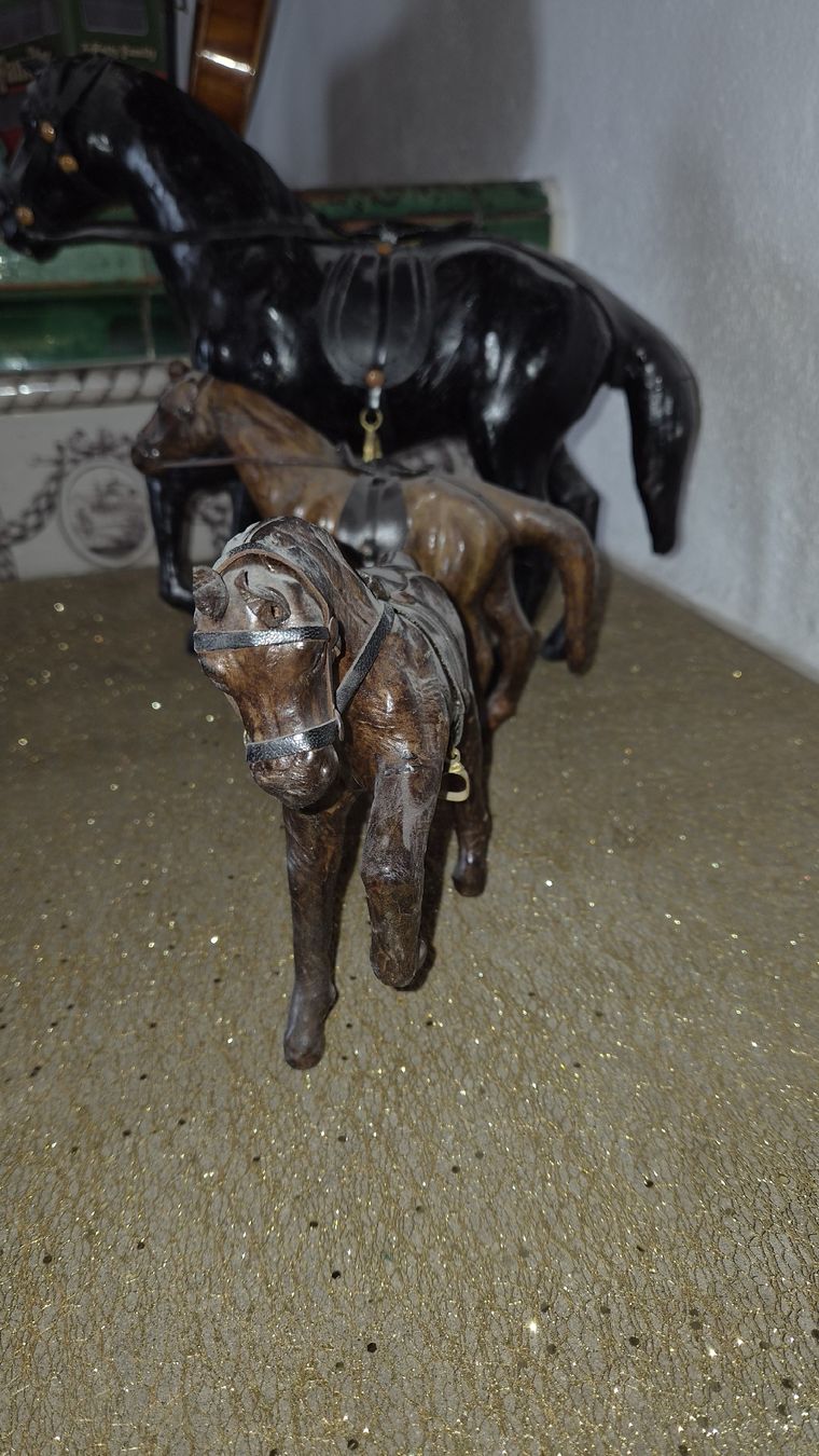 Figuren: Pferdefiguren  3er Set Antik – Gebraucht aus Kölliken von Upcycling-by-Mc-TAM 3
