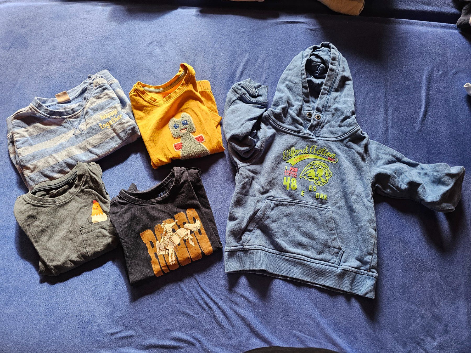 Lotti & Set di vestiti: Kleiderpaket Kinder 98/104 – Usato da Frauenkappelen venduto da Iceman 5