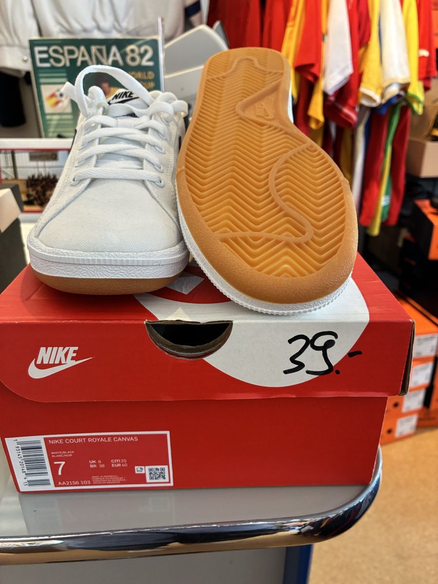 Nike Damenschuhe: Nike Court Royale Canvas Gr. 40! – Neu und originalverpackt aus Zürich von Msirco