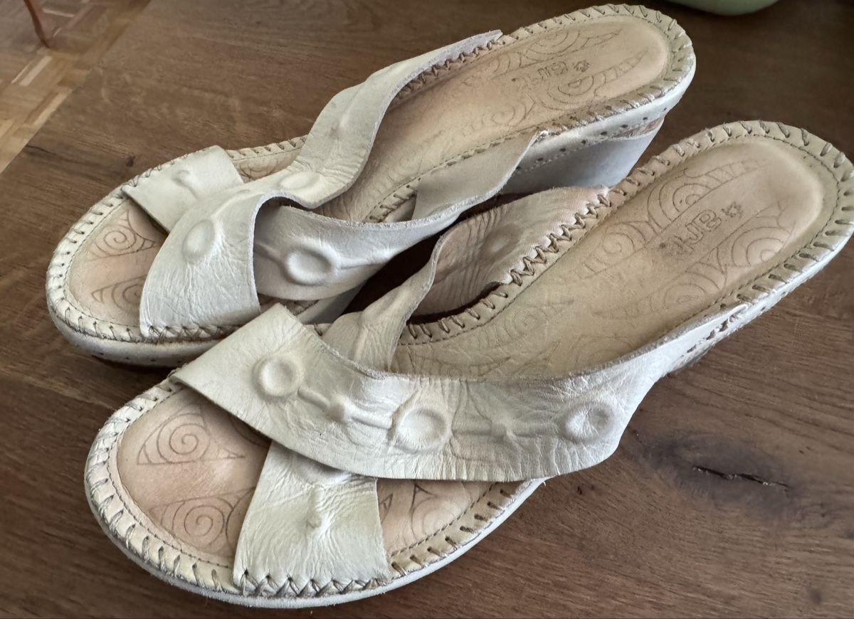 Art Scarpe da donna: *ART. beige – Usato da Moutier venduto da berdatcassandra 1