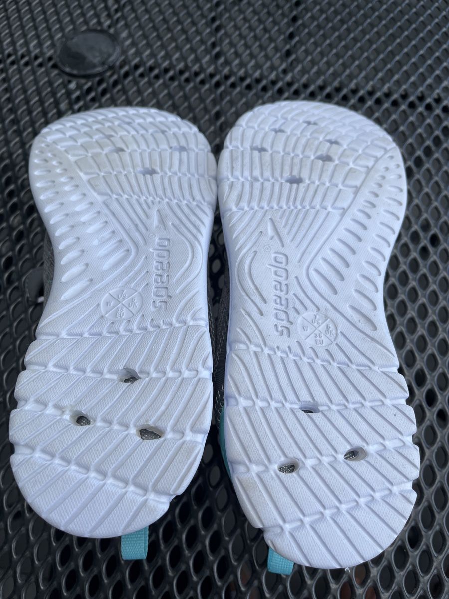 Speedo Scarpe da donna: Badeschuhe Speedo, Grösse 37 – Usato da Niederhasli venduto da Suneblueme 2