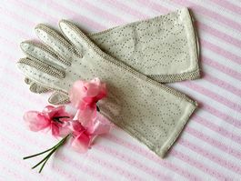 Handschuhe hellbeige Leder 7.5 mit Löchlimuster VINTAGE 60s