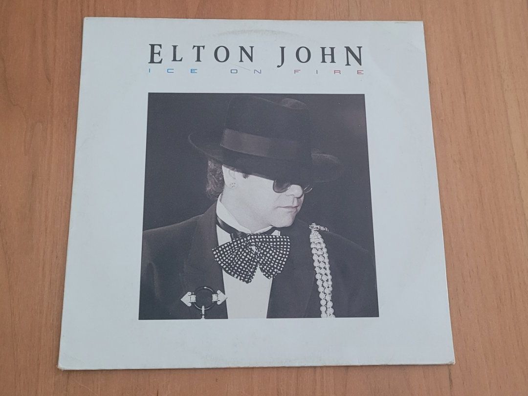 Vinyles: LP Elton John – D'occasion à Martigny par MZ-67