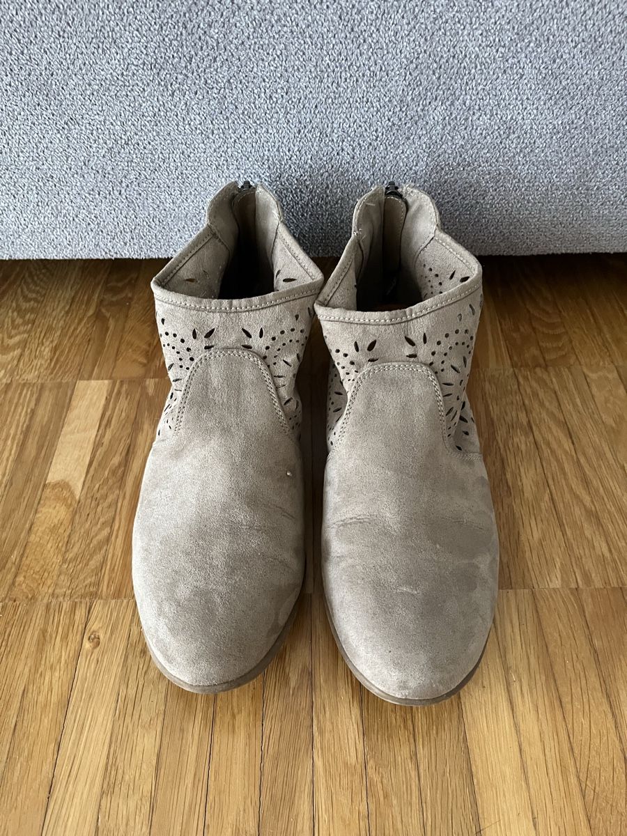 Chaussures femmes: Stiefelletten Gr. 39 – D'occasion à Herzogenbuchsee par Jana_1019 1
