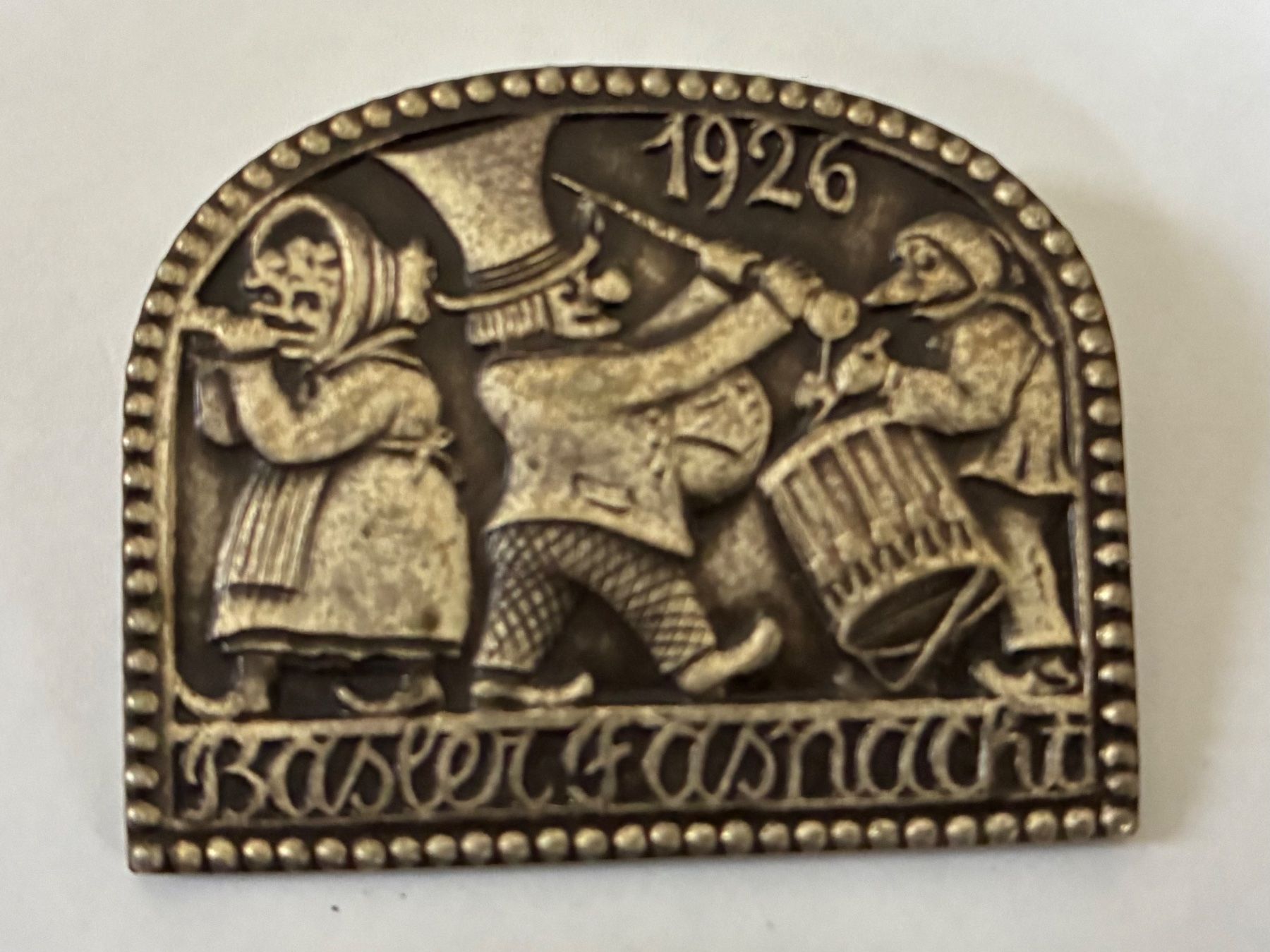 Plaketten & Abzeichen: Basler Silber-Fasnachtsplakette 1926 – Gebraucht aus Riehen von freestyle_buttons