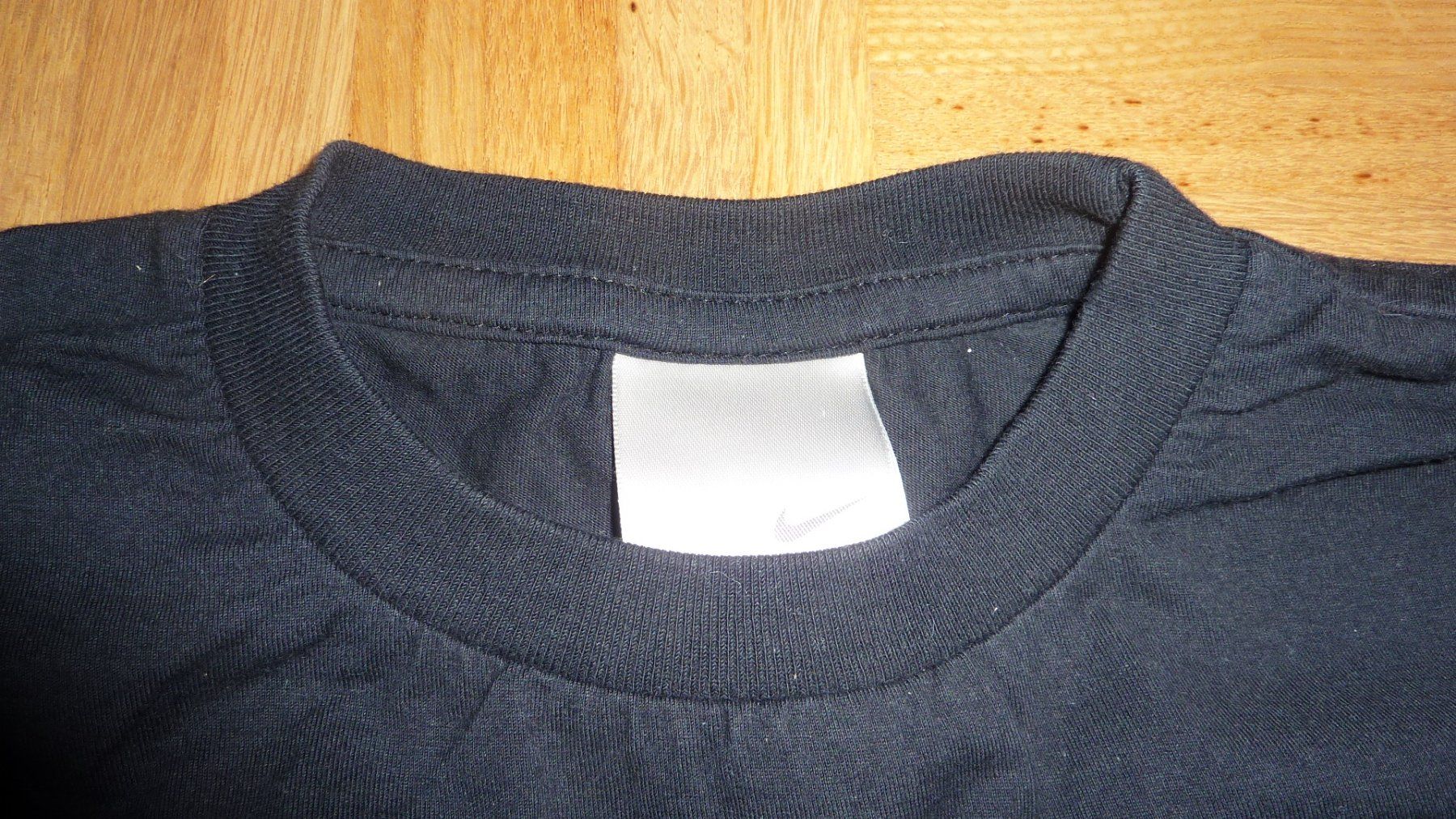 Nike T-shirt: 2  nike t shirt   damen – Usato da Füllinsdorf venduto da pmarkus 2