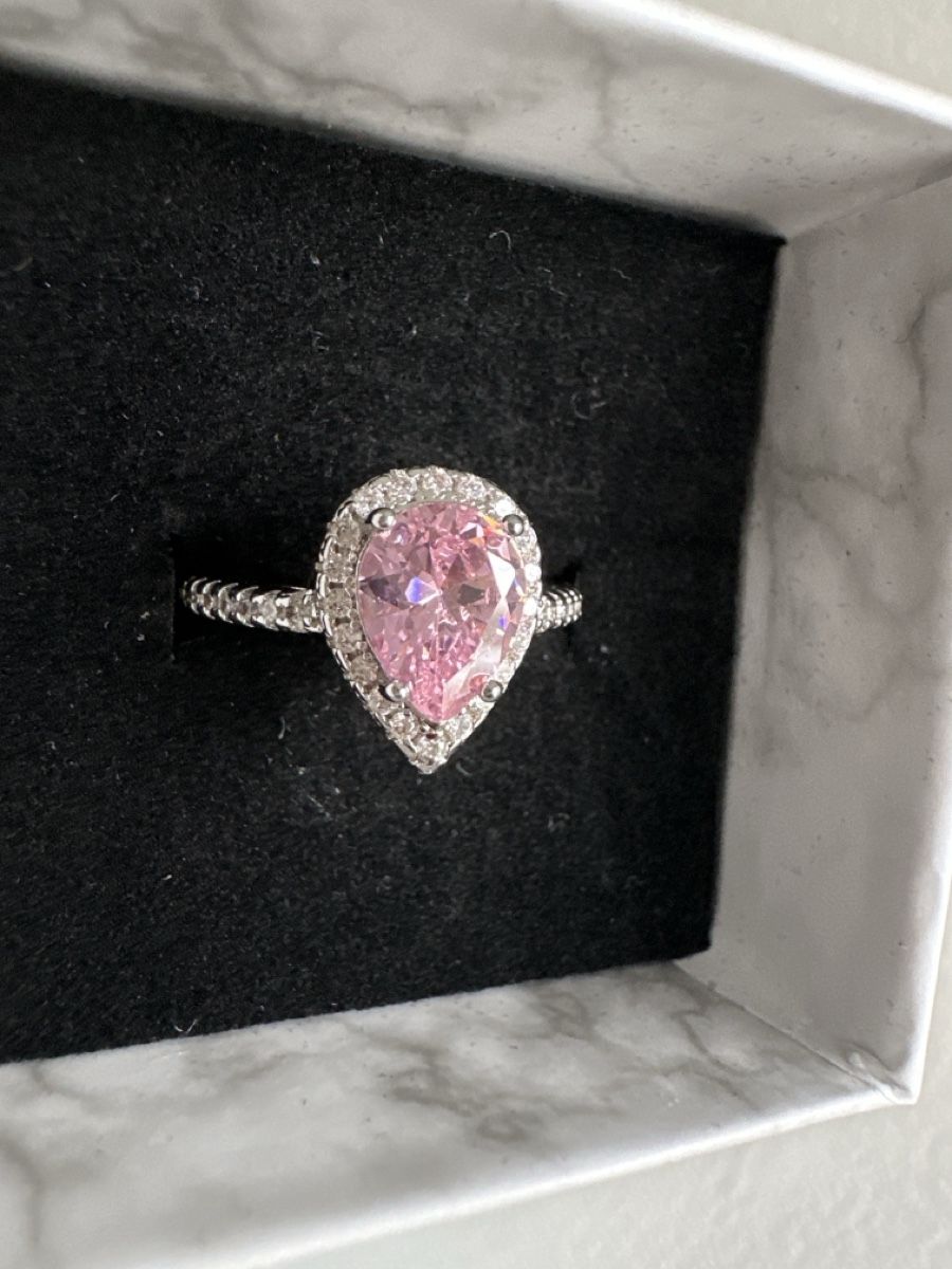 Bagues: Ring mit rosa Stein und Zirkonia mit Box – Neuf (Voir description) à Dietikon par vithya88