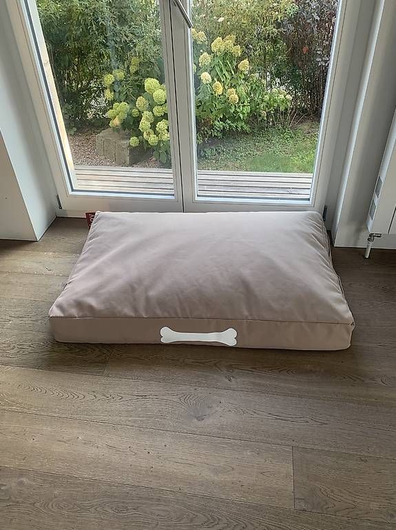 Niches, paniers: Hundebett – D'occasion à Wiler b.Utzenstorf par annahz