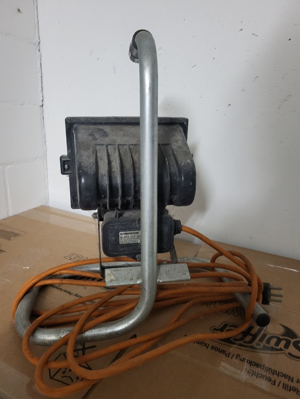 Lampade: 2 Strahler inkl. Ersatz - Lampen – Usato da Fruthwilen venduto da Mostro-Medusa 2