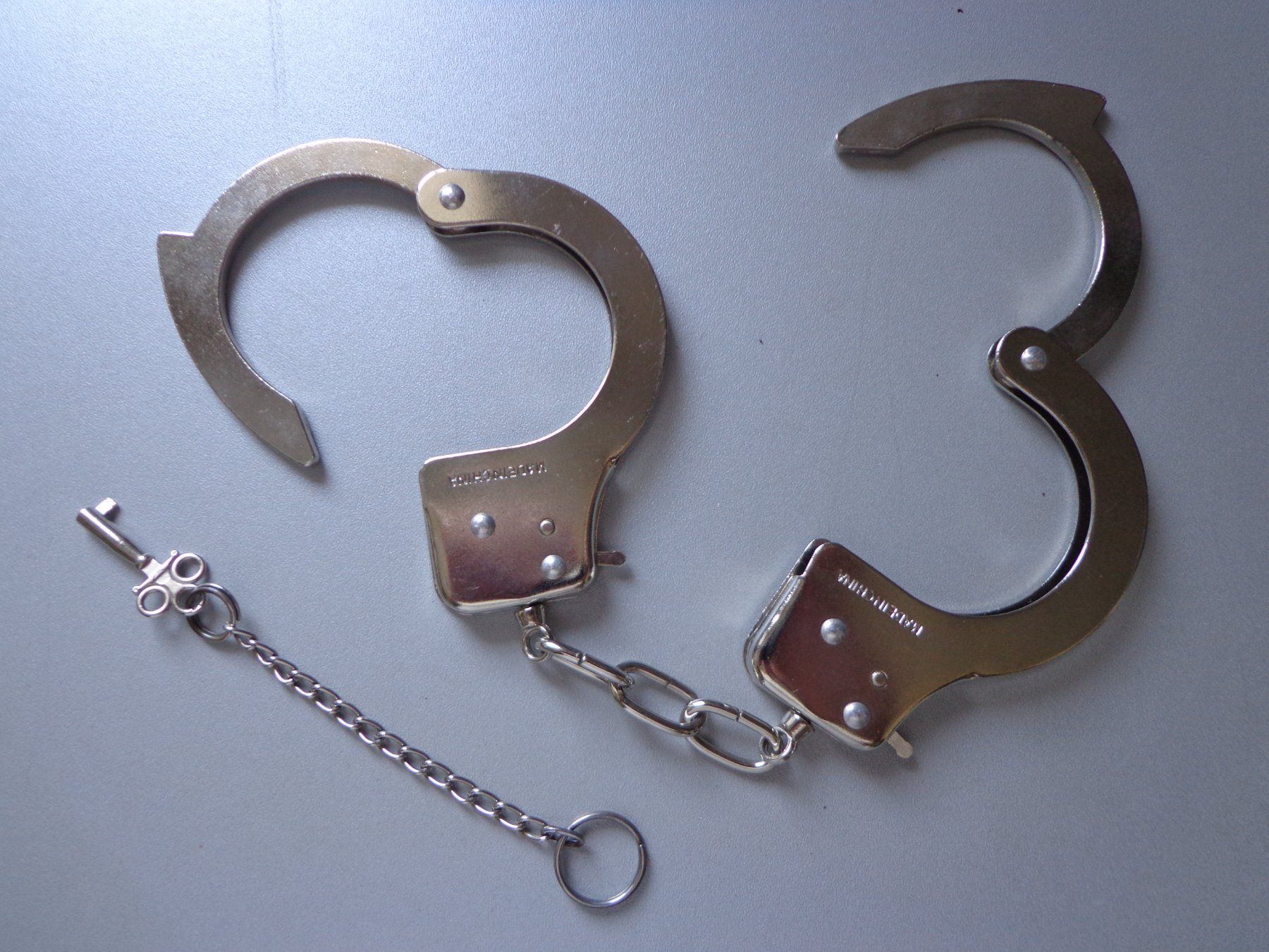 Sonstiges für Firmenanlässe & Parties: Handschellen neu, Metall mit Schlüssel – Neu (gemäss Beschreibung) aus Hinterkappelen von Roku5 2