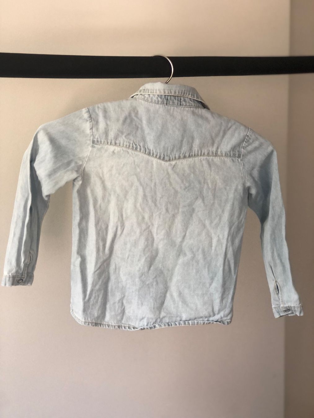 Camicette, T-shirt & Top: Kinder Jeans-bluse, Gr. 5-6J. – Usato da Unterägeri venduto da Lerchemeerenge 3