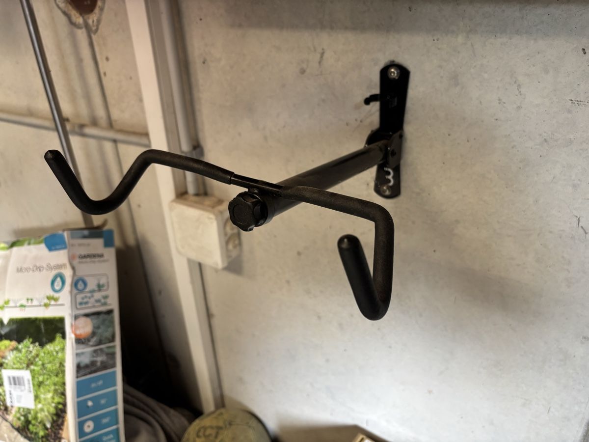 Supporti per biciclette: Porte-vélo mural noir réglable support de roue – Usato da Cornol venduto da mpp_xnj7